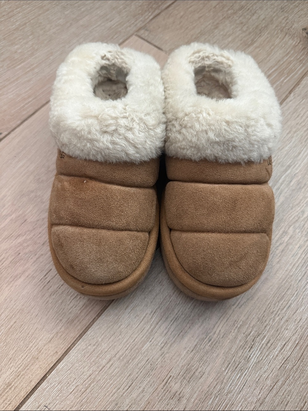 Ugg slippers size 5